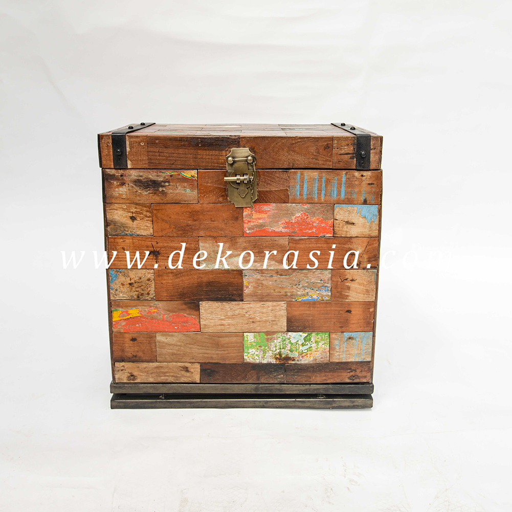 Wooden Chest Box, Vintage Wood Treasure Chest Box Decorative Storage Chest Box with Lock, Storage Boxes - Image 1